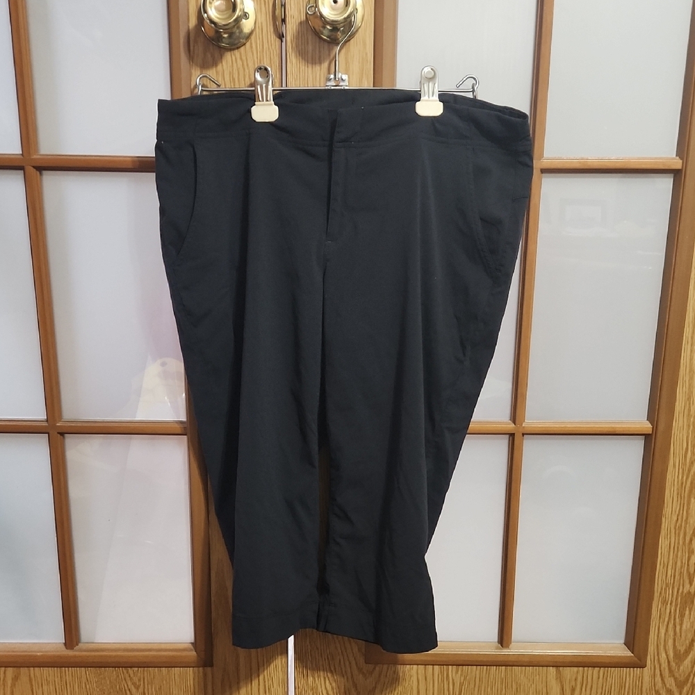 Columbia Black Omni-Shield Athletic Capris Size 14